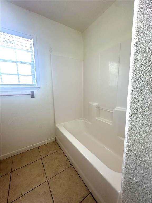 716 Sodville Road Sinton, TX 78387 - Photo 6 of 11 a bathroom with a bathtub