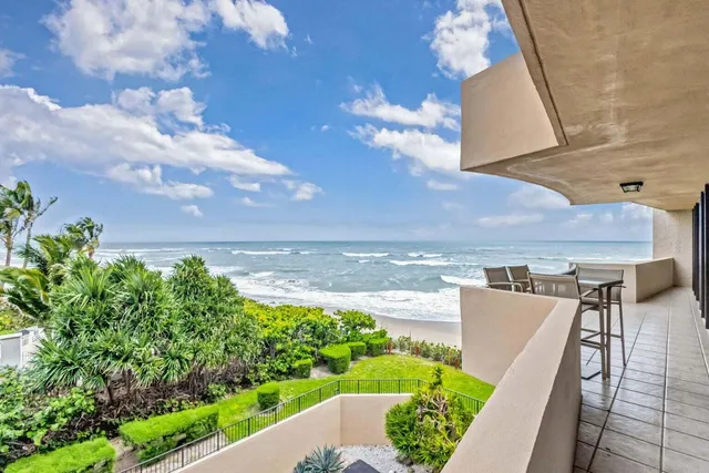 a view of terrace with sky view