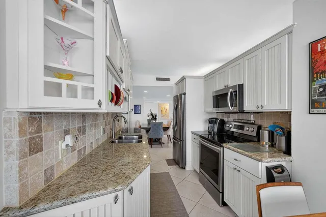 $3,300 | 4200 North Ocean Drive, Unit 1401, Singer Island, FL 33404