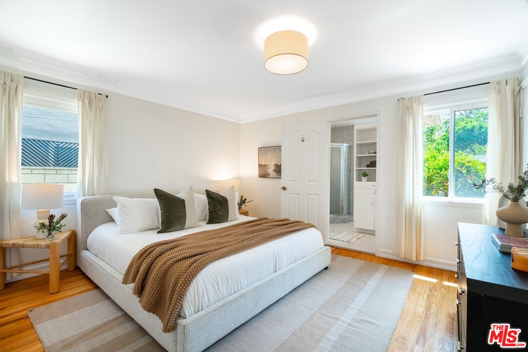 4367 Globe Avenue Culver City, CA 90230 - Photo 14 of 34 a spacious bedroom with a bed and wooden floor