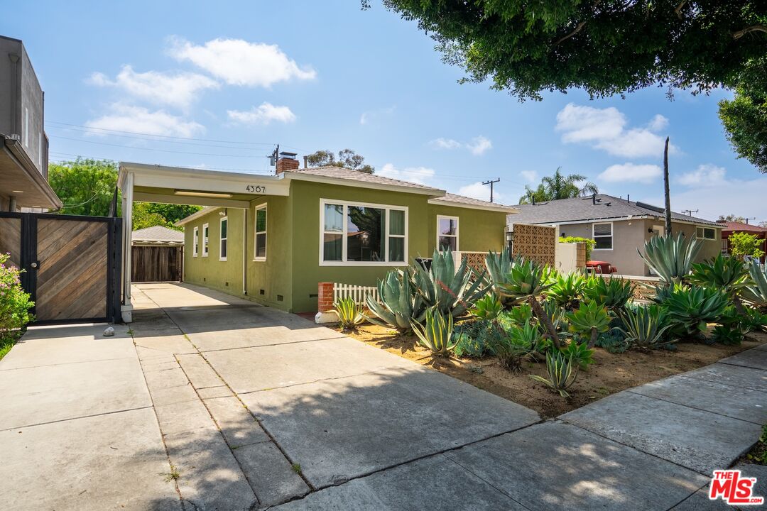4367 Globe Avenue Culver City, CA 90230 - Photo 25 of 34 a view of a house with a yard