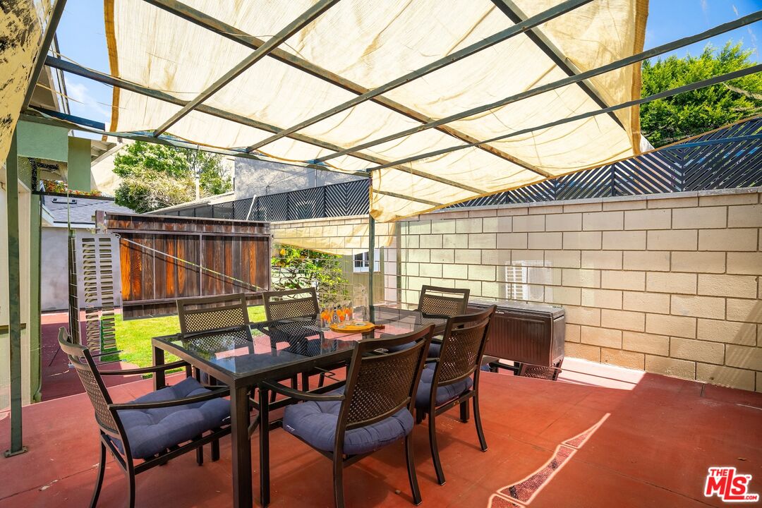 4367 Globe Avenue Culver City, CA 90230 - Photo 28 of 34 a view of an outdoor sitting area with a couch