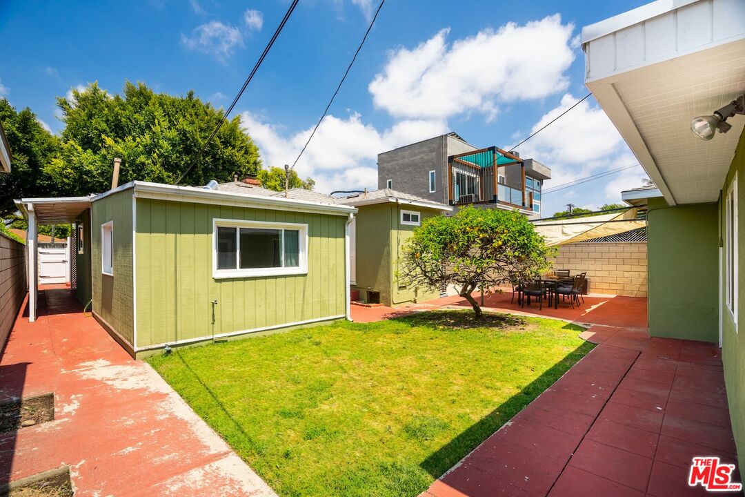 4367 Globe Avenue Culver City, CA 90230 - Photo 29 of 34 a view of a house with a yard