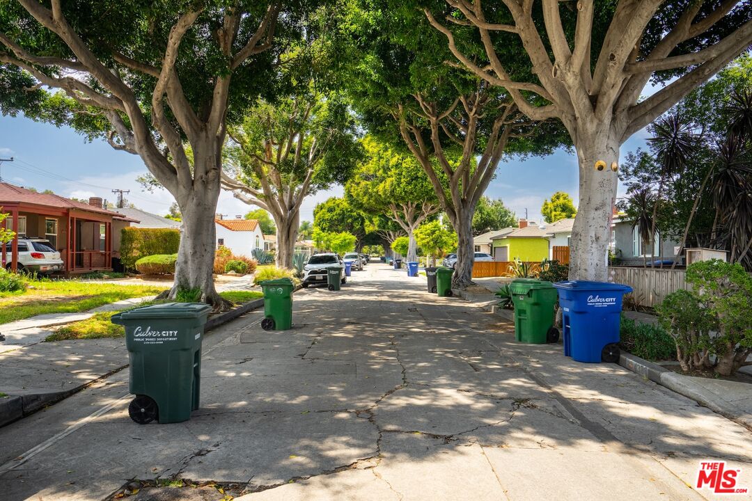 4367 Globe Avenue Culver City, CA 90230 - Photo 33 of 34 a view of a garden