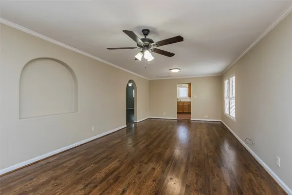 $2,500 | 730 East 8th Street, Houston, TX 77007