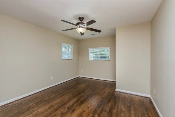 $2,500 | 730 East 8th Street, Houston, TX 77007