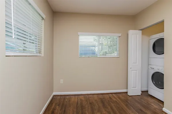 $2,500 | 730 East 8th Street, Houston, TX 77007