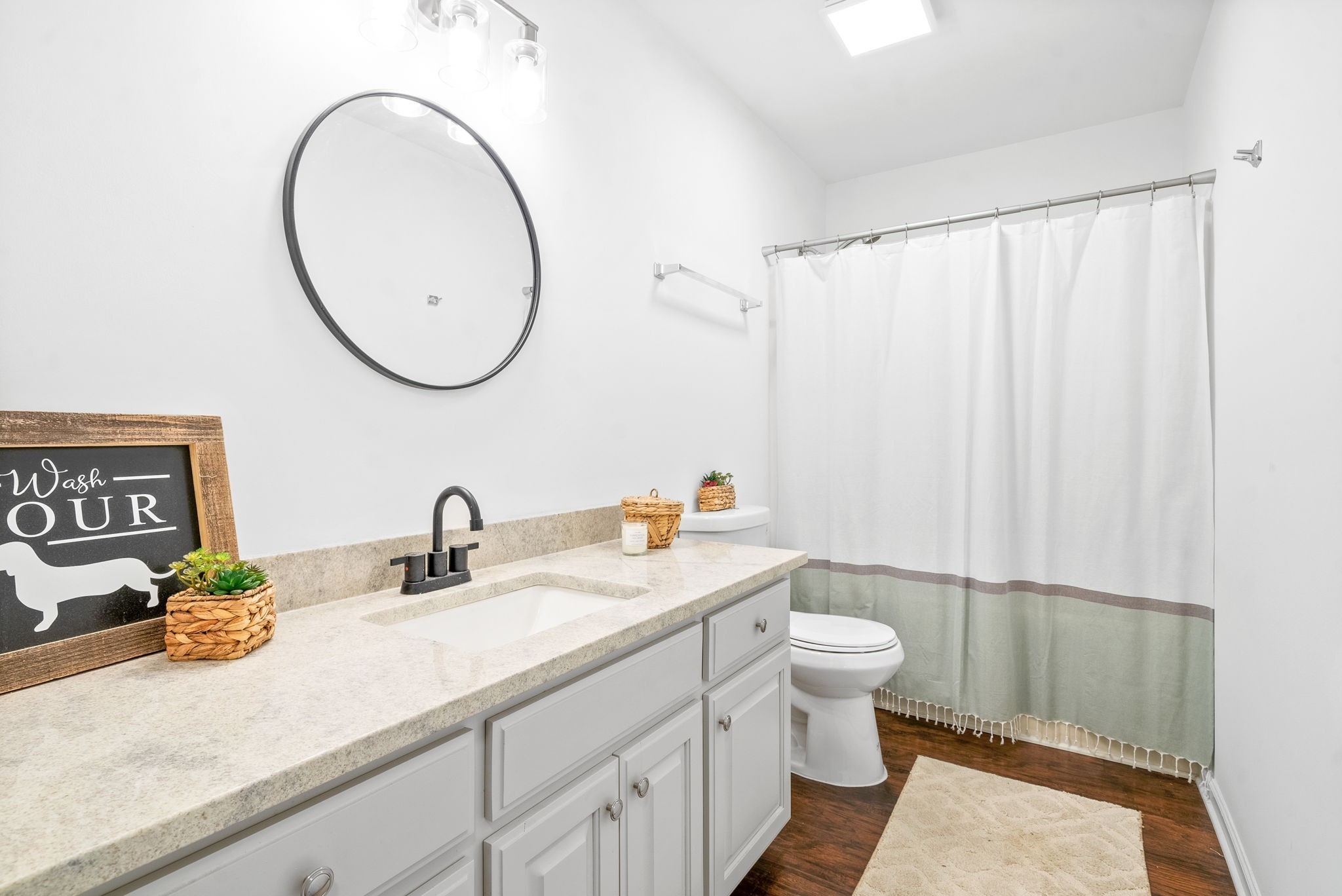 6417 Highway 25 Springfield, TN 37172 - Photo 21 of 43 a bathroom with a sink a toilet and a mirror
