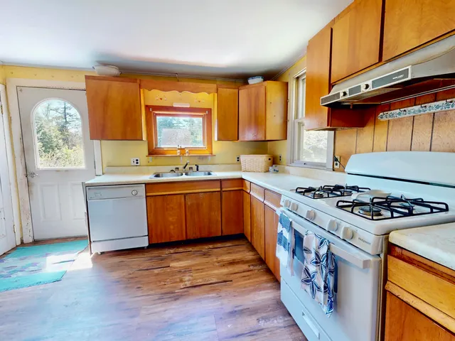 $215,000 | 210 Old Harbor Road, Vinalhaven, ME 04863