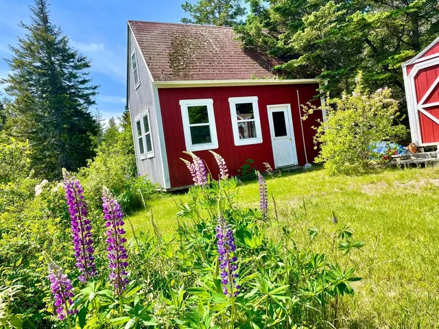 $215,000 | 210 Old Harbor Road, Vinalhaven, ME 04863
