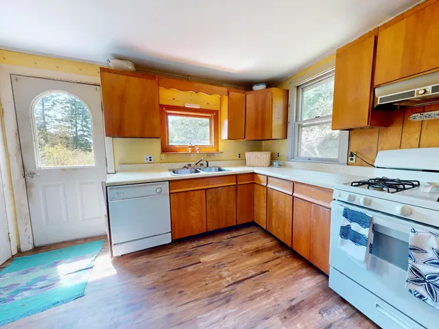 $215,000 | 210 Old Harbor Road, Vinalhaven, ME 04863
