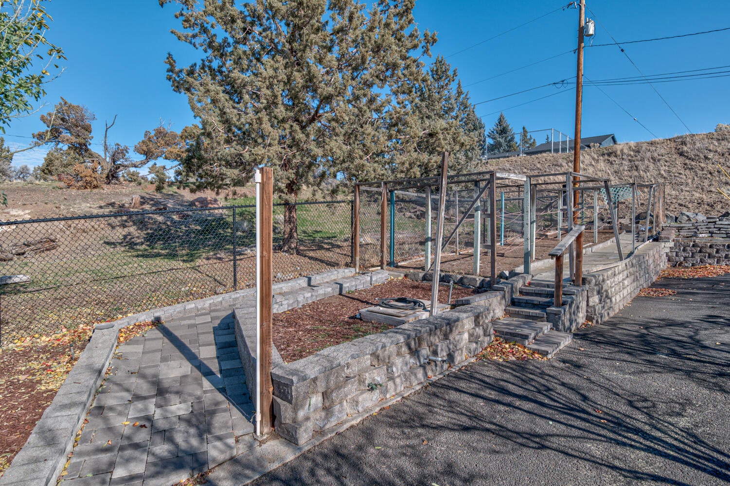 2101 Southwest Locust Way Madras, OR 97741 - Photo 43 of 50 Garden