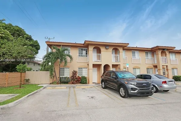 $2,500 | 242 East 3rd Street, Unit 205, Hialeah, FL 33010