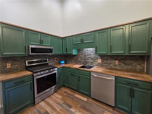 $2,400 | 9 Hepatica Lane, Henrietta, NY 14586