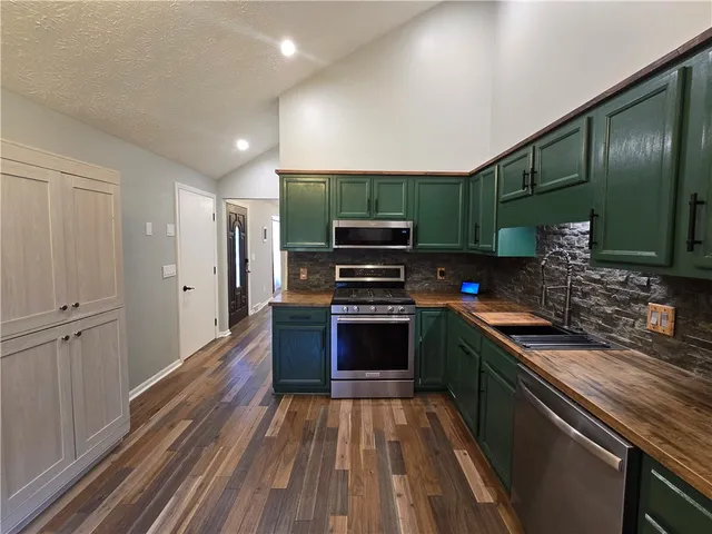 $2,400 | 9 Hepatica Lane, Henrietta, NY 14586