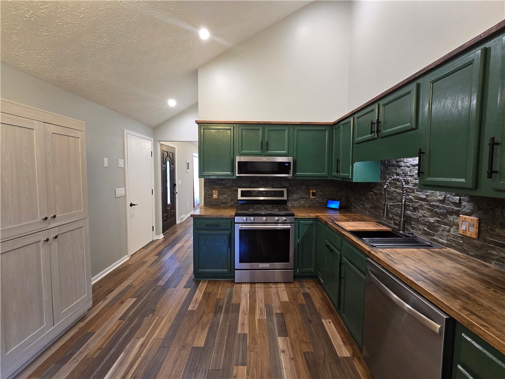 9 Hepatica Lane Henrietta, NY 14586 - Photo 13 of 44