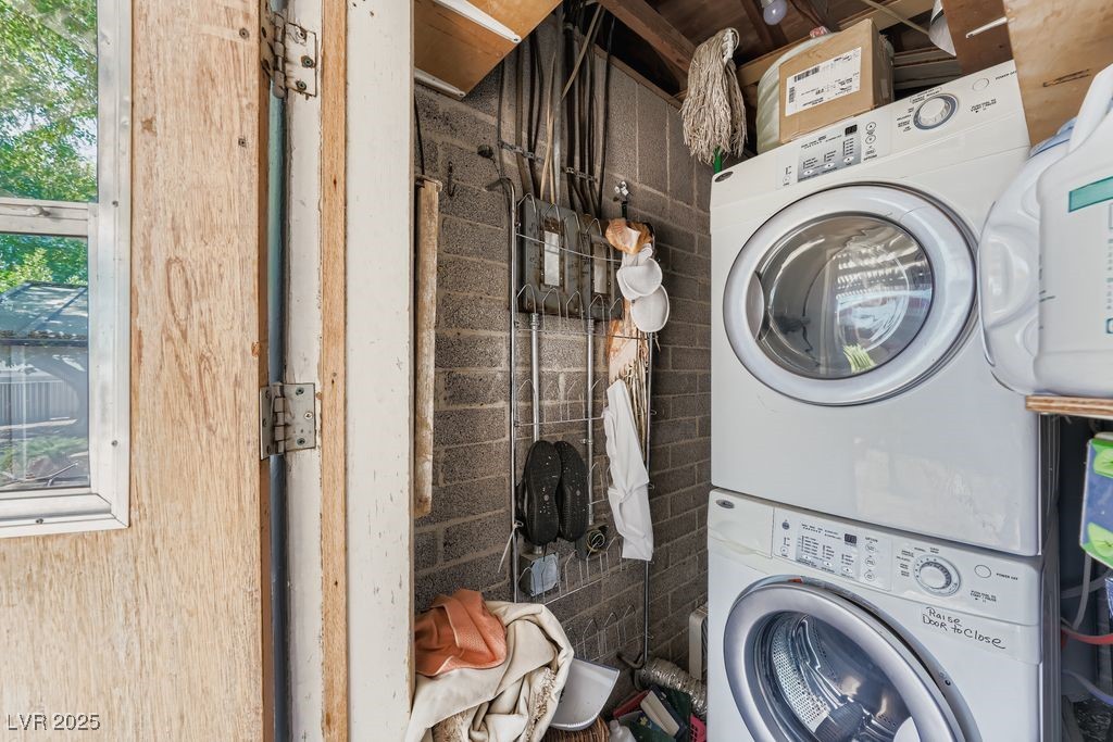 573 7th Street Boulder City, NV 89005 - Photo 19 of 25 Separate laundry room with Washer/Dryer included i
