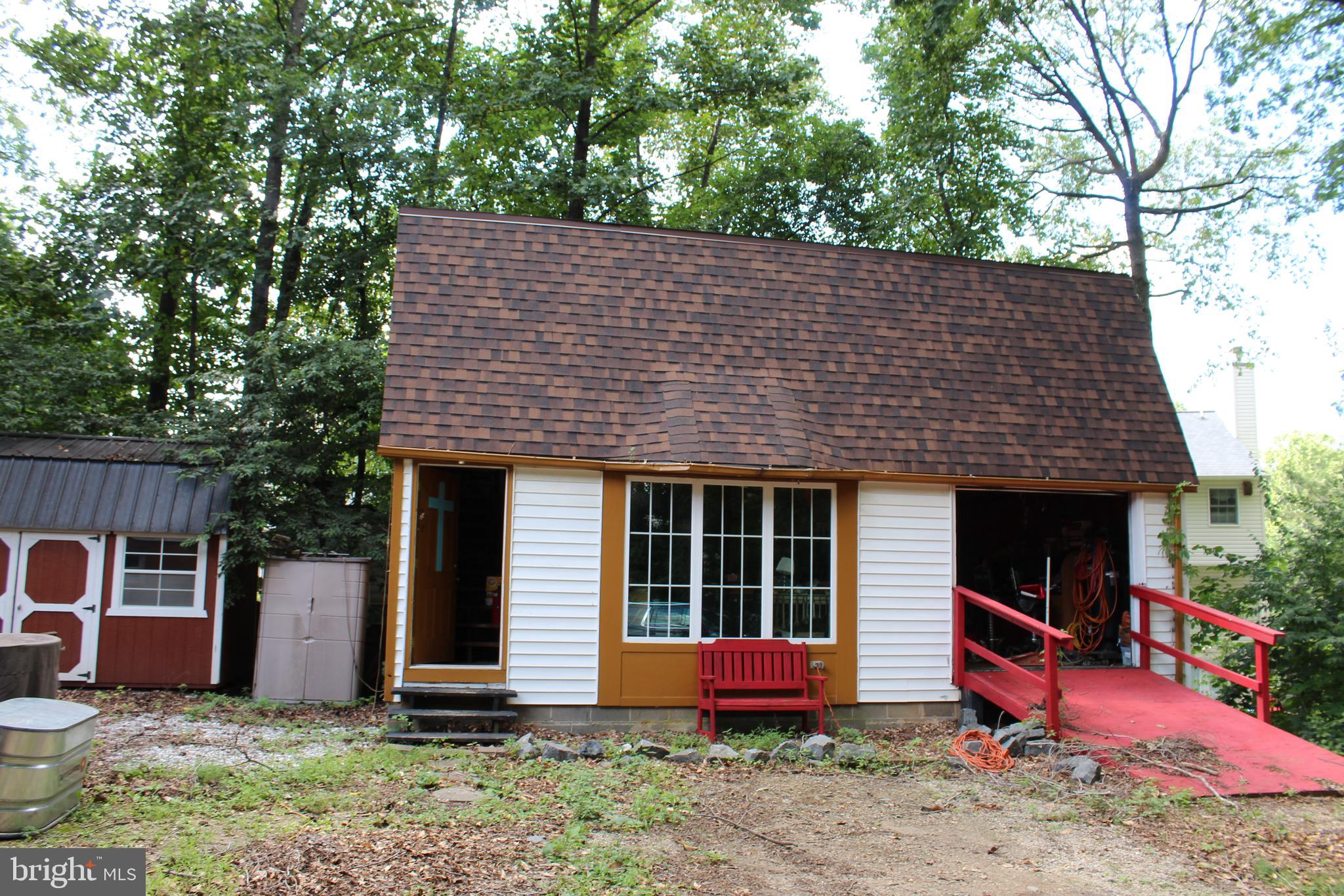 15090 Jonah Cove Place Woodbridge, VA 22193 - Photo 12 of 42 a backyard of a house with oven and barbeque