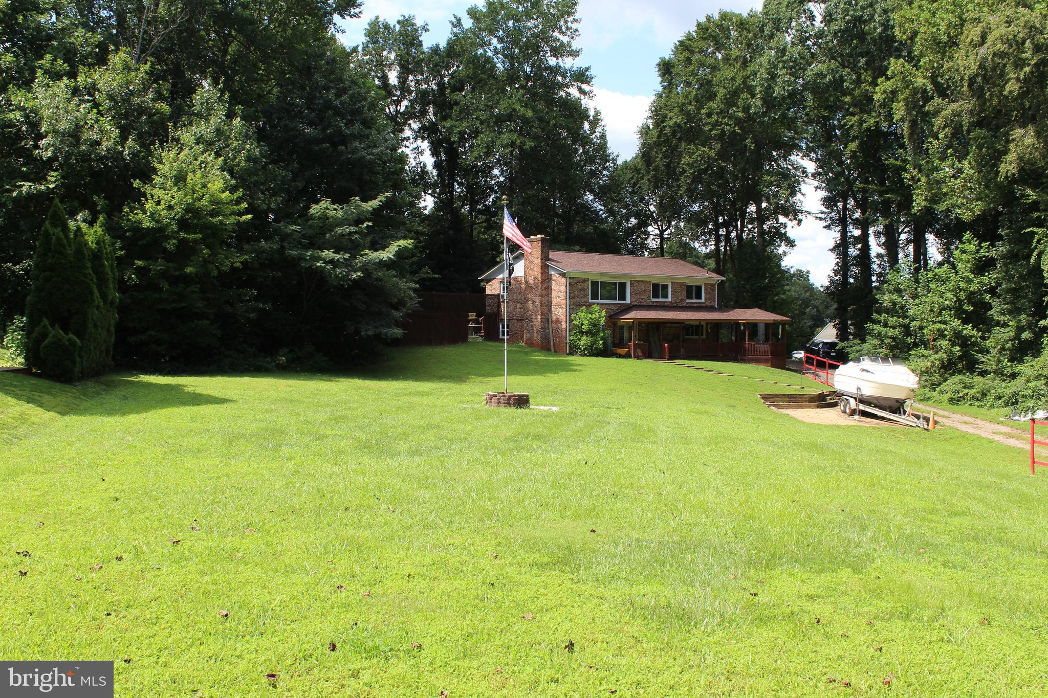 15090 Jonah Cove Place Woodbridge, VA 22193 - Photo 3 of 42 a house view with a garden space
