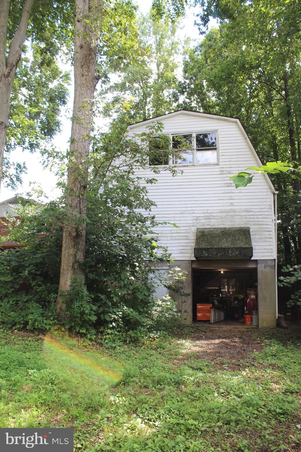 15090 Jonah Cove Place Woodbridge, VA 22193 - Photo 38 of 42 a view of a back yard of the house