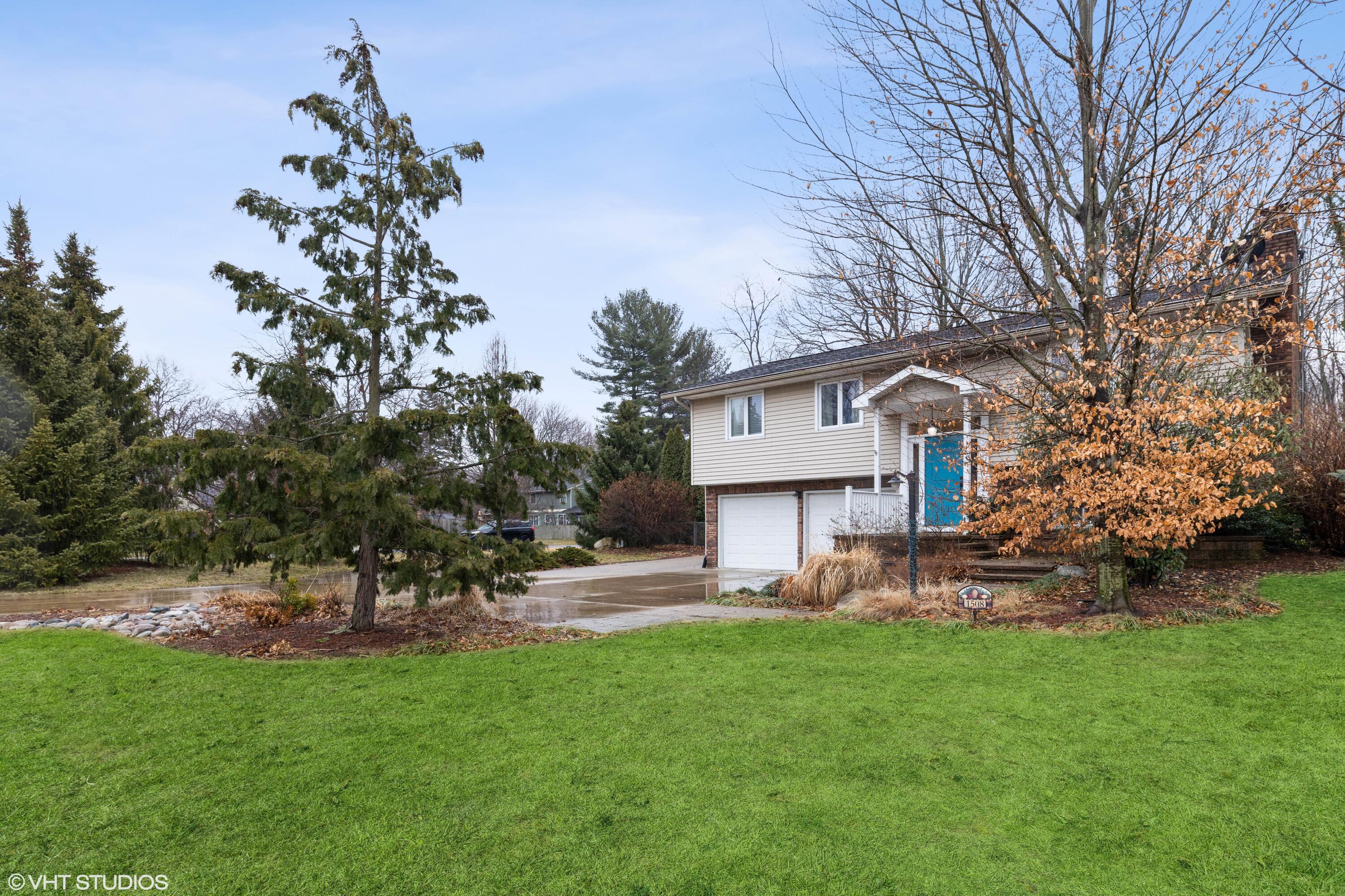 1508 Trebor Road St. Joseph, MI 49085 - Photo 17 of 17 01_1508TreborStreet_571_FrontView_HiRes