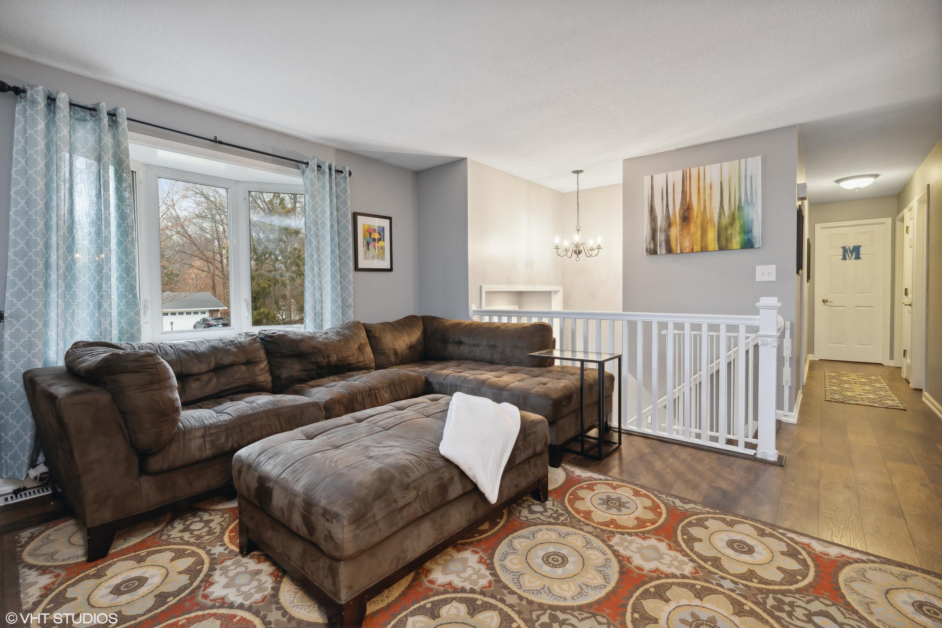 1508 Trebor Road St. Joseph, MI 49085 - Photo 3 of 17 03_1508TreborStreet_165_LivingRoom_HiRes