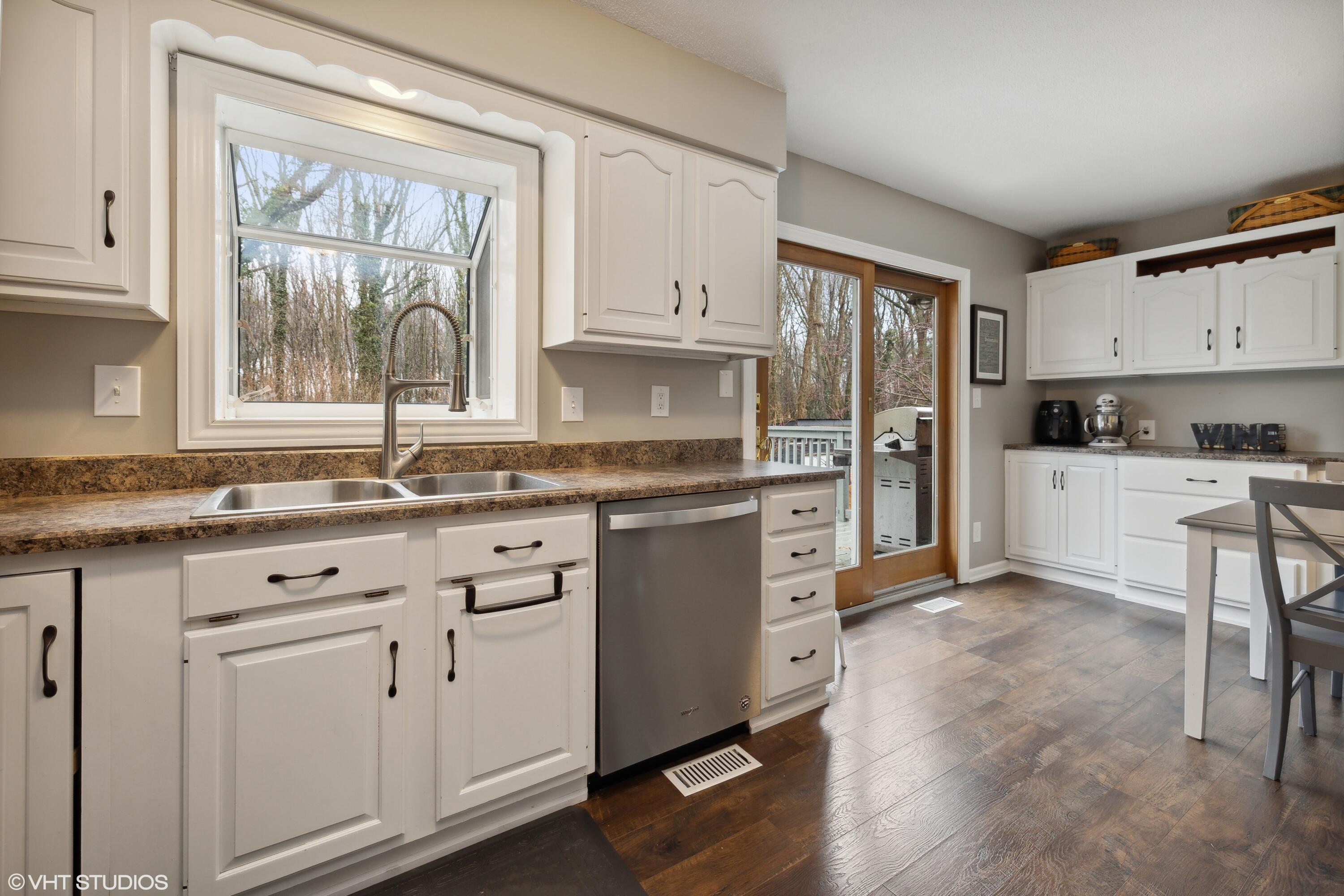 1508 Trebor Road St. Joseph, MI 49085 - Photo 4 of 17 04_1508TreborStreet_5_Kitchen_HiRes