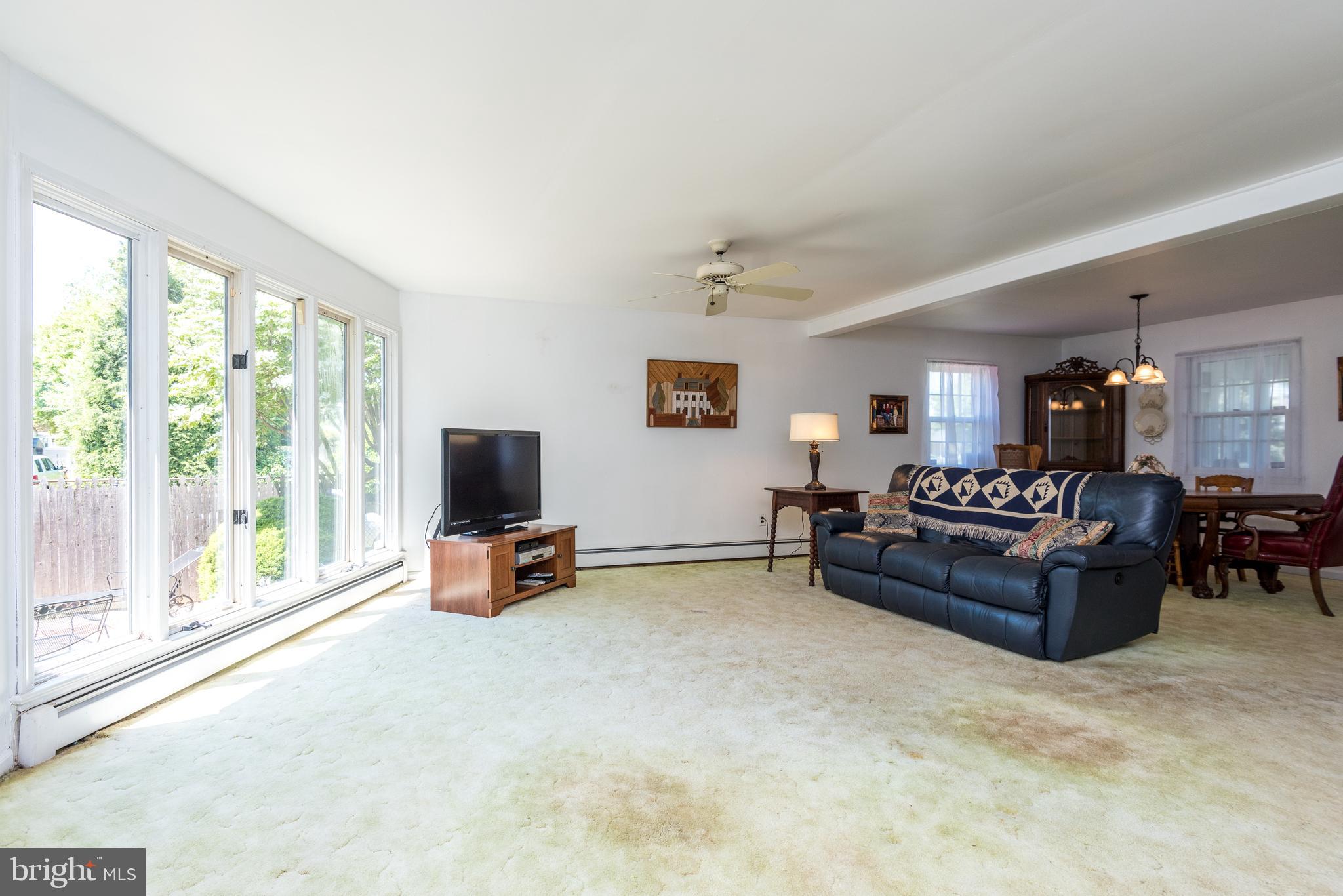 2822 Nightingale Road Philadelphia, PA 19154 - Photo 16 of 50 Family Room with View of the Yard