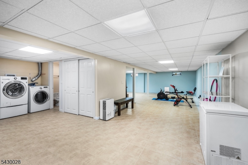 124 Crain Road Paramus, NJ 07652 - Photo 34 of 48