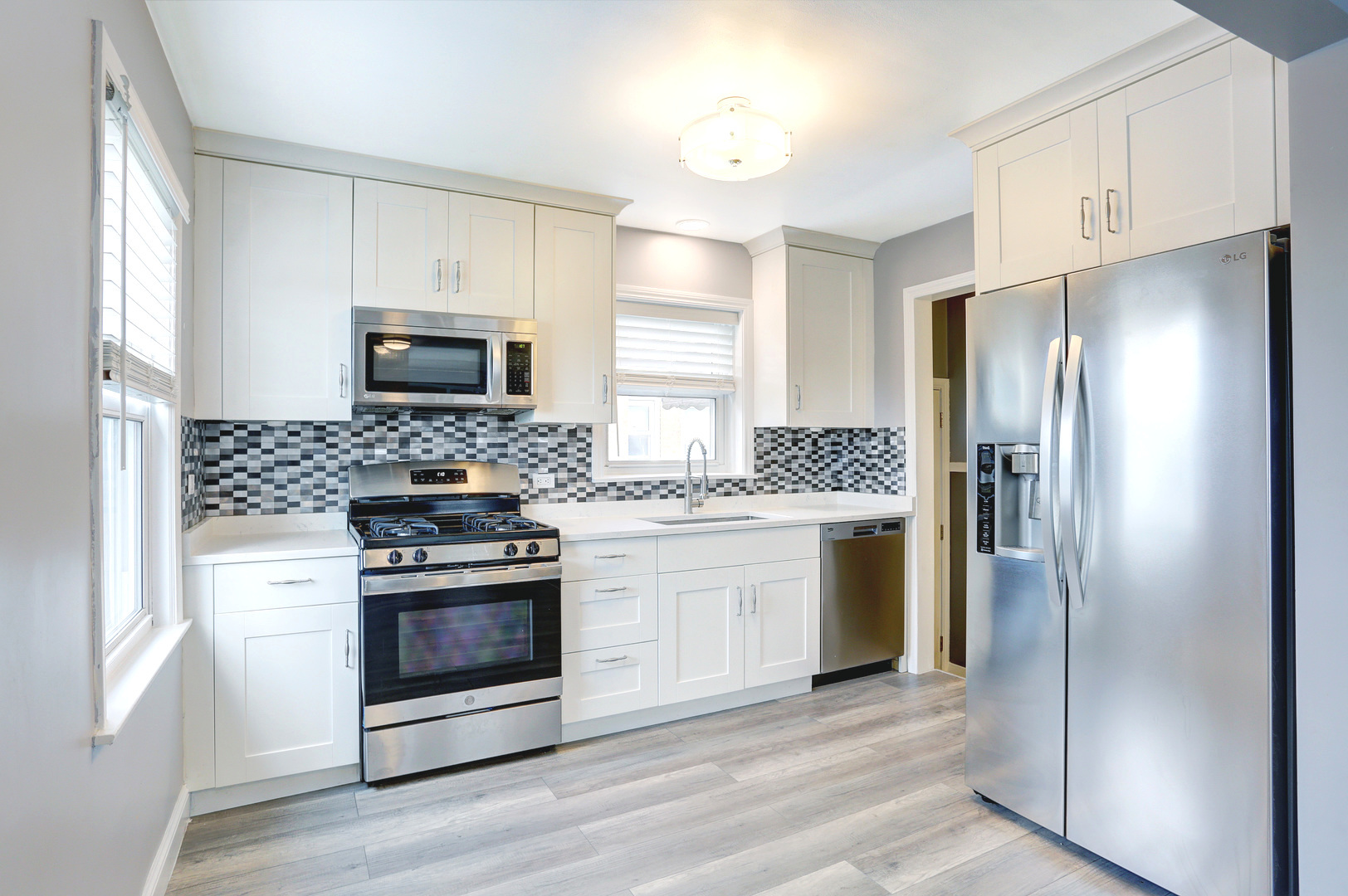 7255 North Mc Vicker Avenue Chicago, IL 60646 - Photo 13 of 25