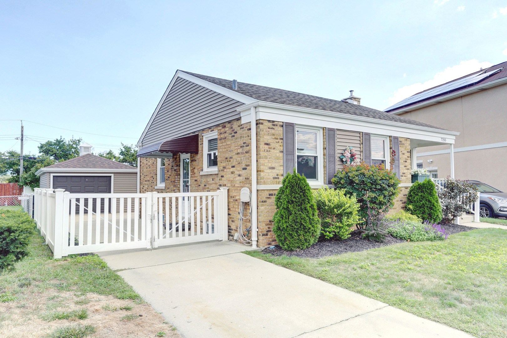 7255 North Mc Vicker Avenue Chicago, IL 60646 - Photo 4 of 25