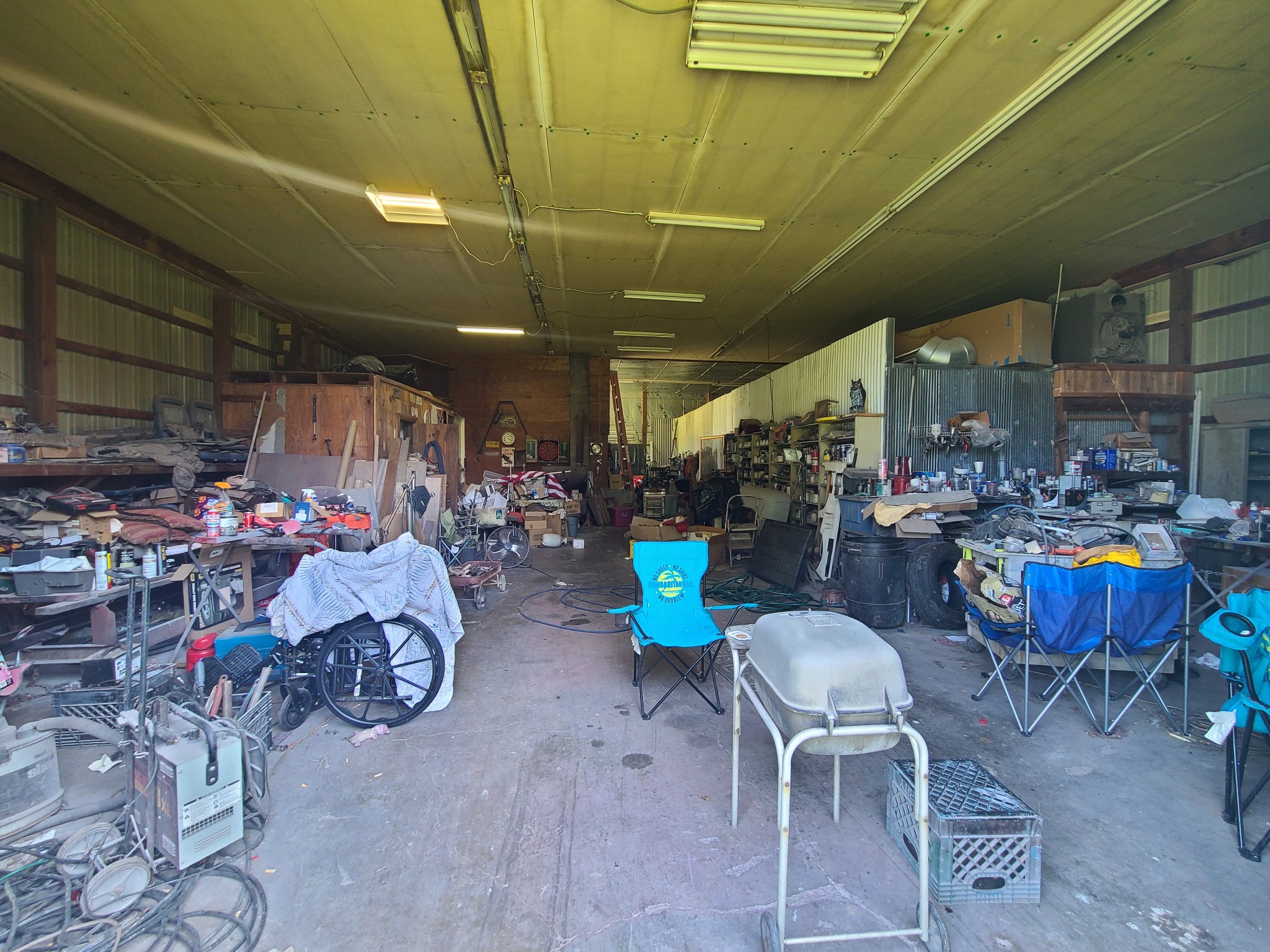 954 South Buchanan Road Waverly, TN 37185 - Photo 19 of 20 a view of a garage with furniture