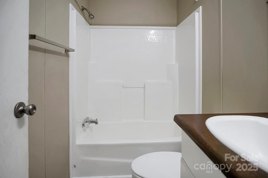 203 Bethlehem Church Road Grover, NC 28073 - Photo 22 of 34 a bathroom with a toilet and a bathtub