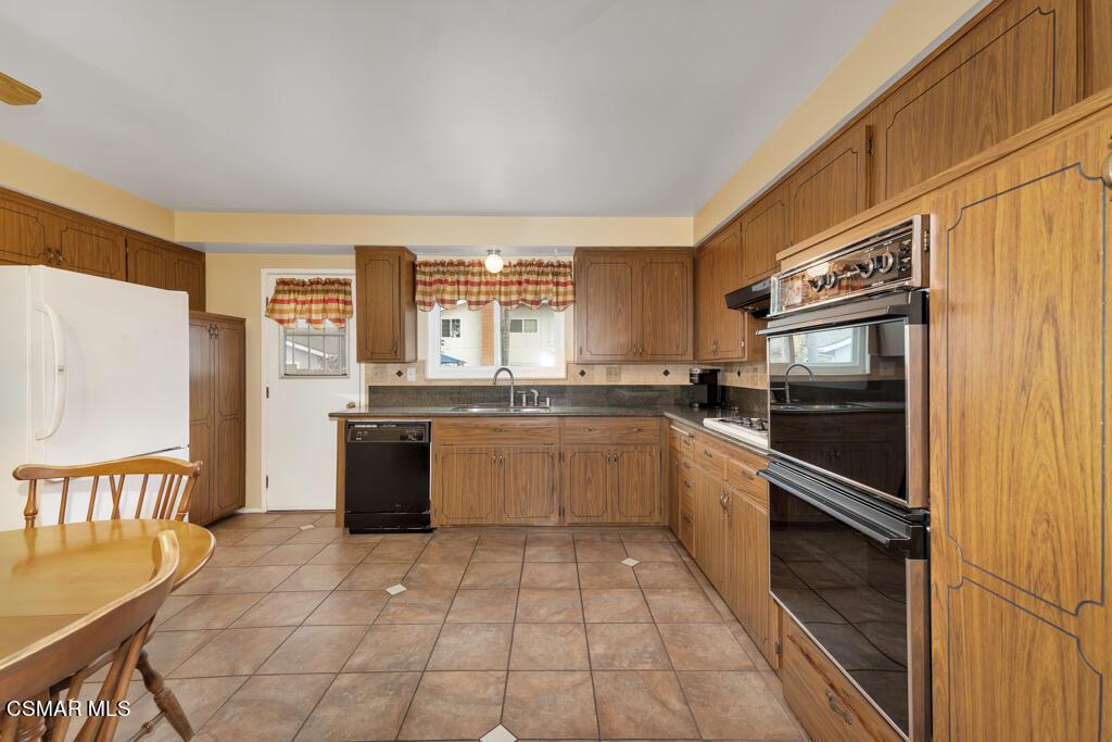 1300 Rachel Drive Oxnard, CA 93030 - Photo 13 of 50 a large kitchen with a stove and a refrigerator