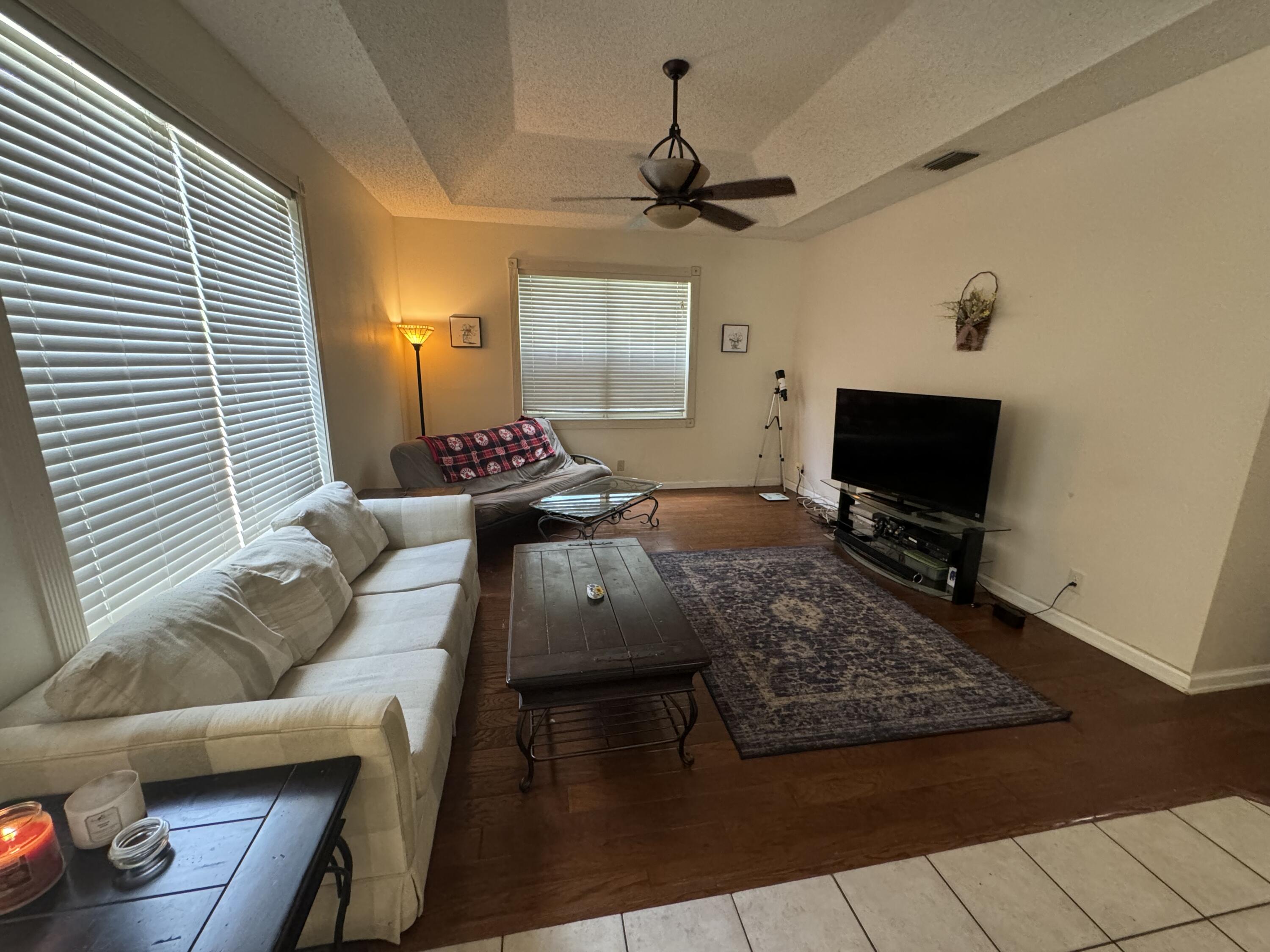 134 Nottingham Road Royal Palm Beach, FL 33411 - Photo 12 of 25 IMG_2913