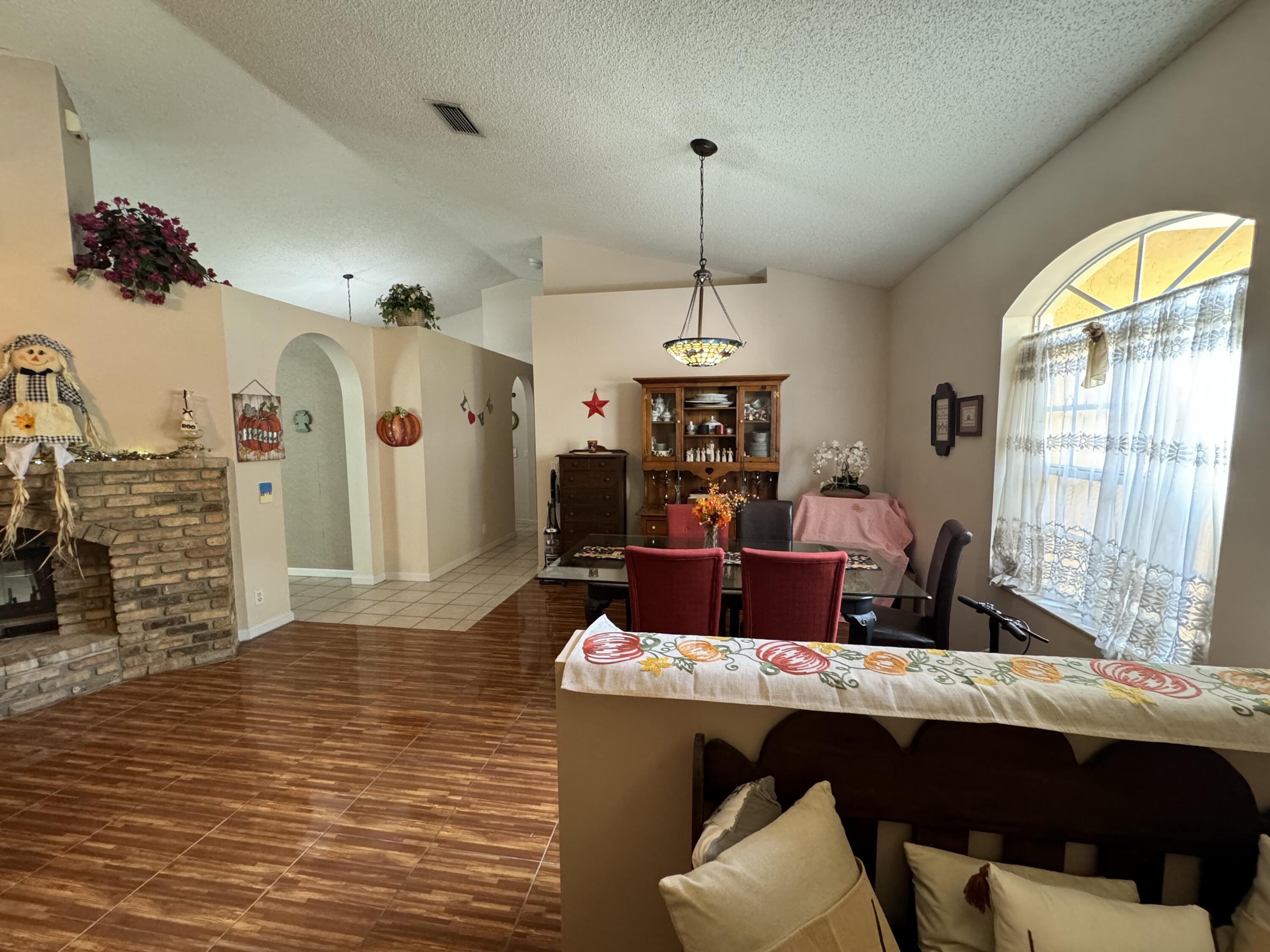 134 Nottingham Road Royal Palm Beach, FL 33411 - Photo 13 of 25 IMG_2887
