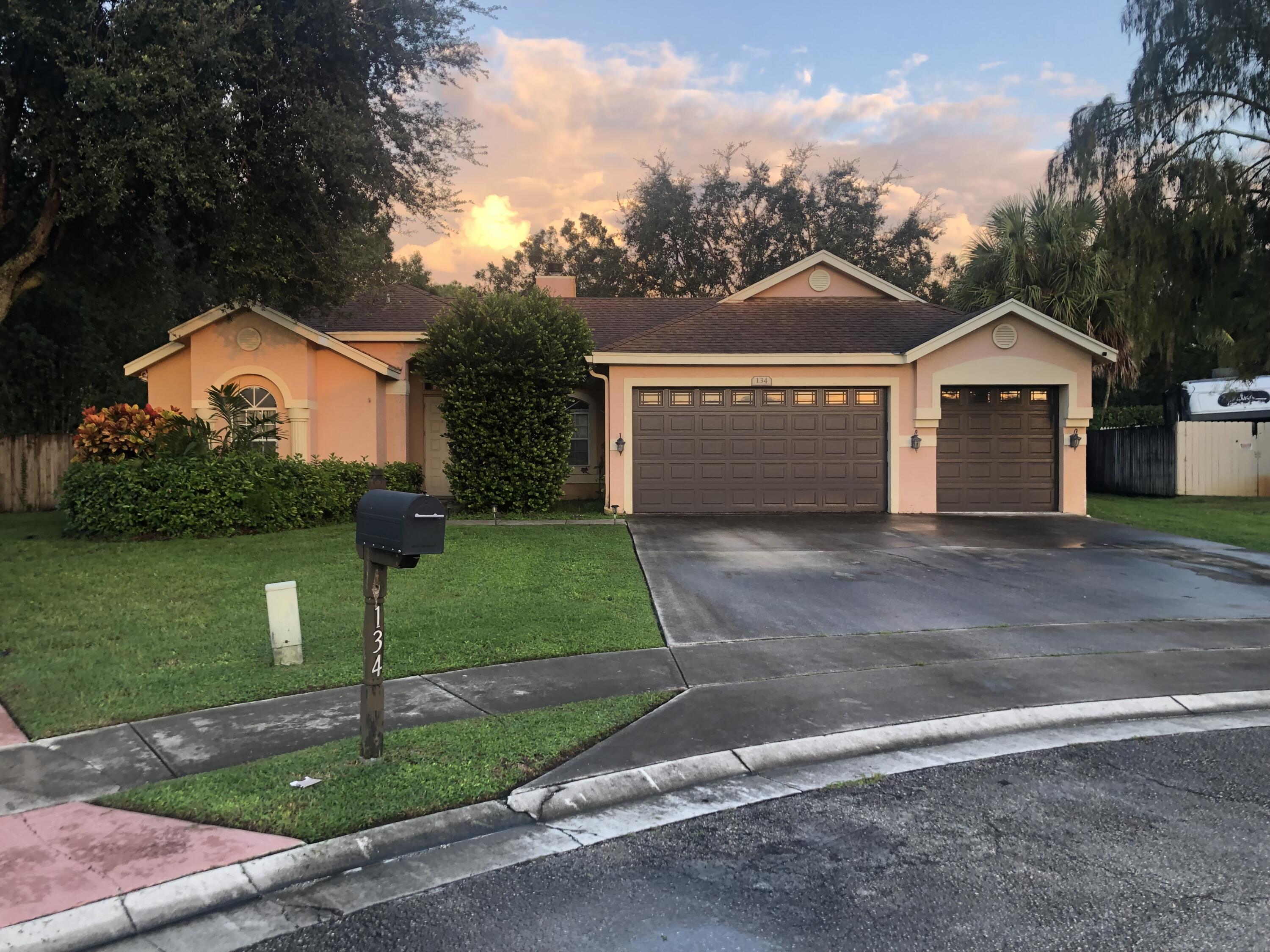 134 Nottingham Road Royal Palm Beach, FL 33411 - Photo 2 of 25 IMG_5779