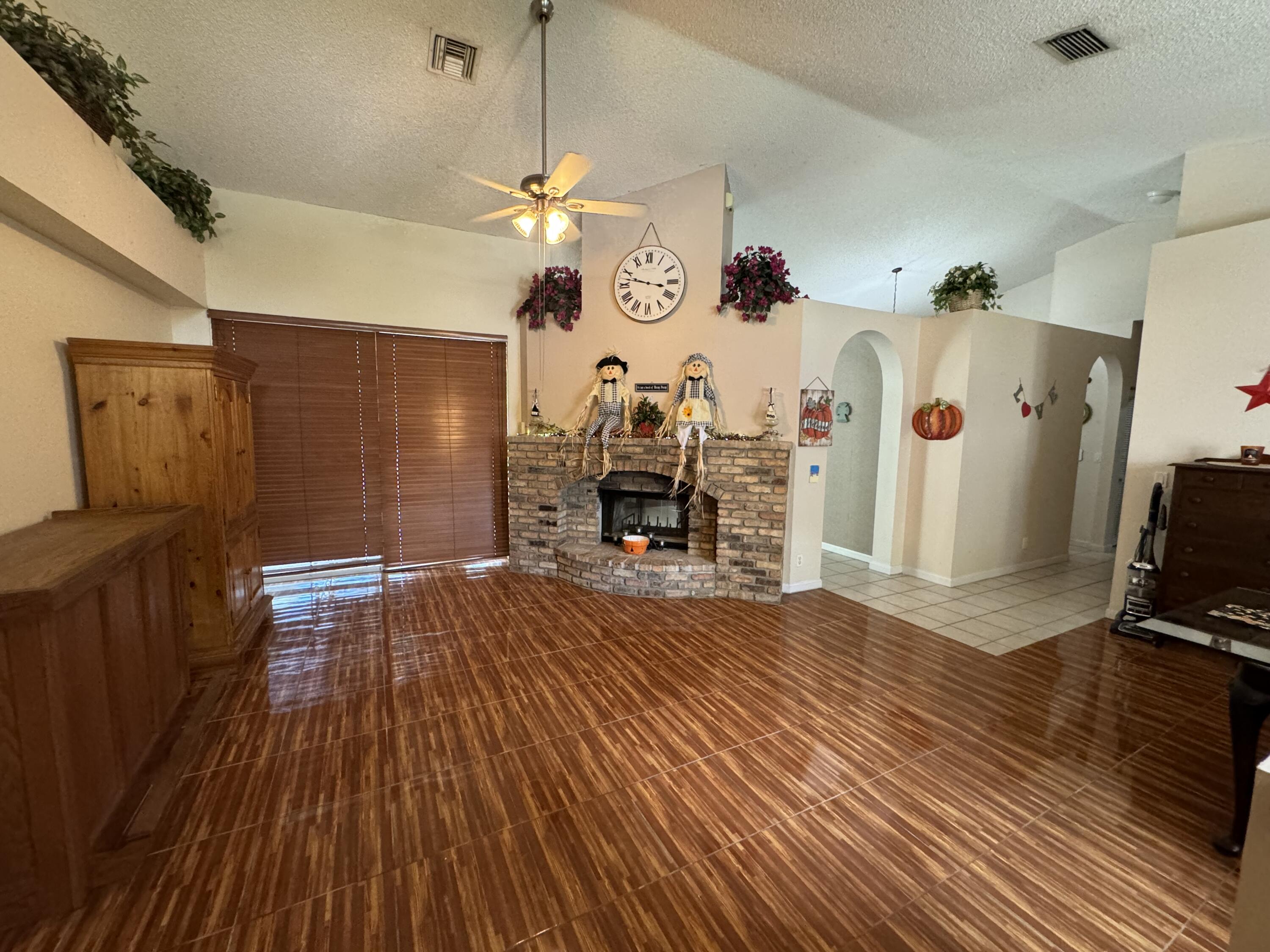 134 Nottingham Road Royal Palm Beach, FL 33411 - Photo 23 of 25 IMG_2888