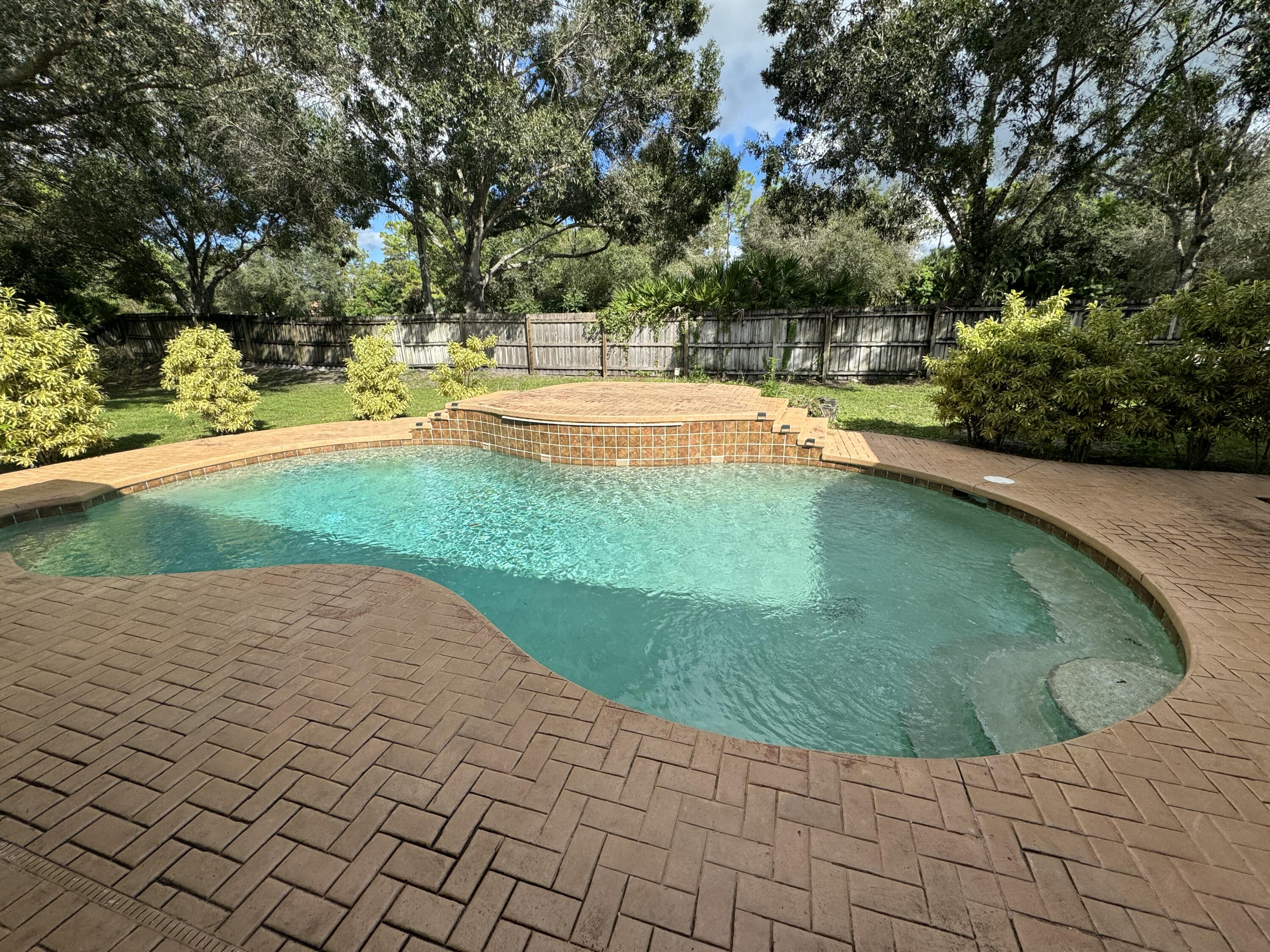 134 Nottingham Road Royal Palm Beach, FL 33411 - Photo 3 of 25 IMG_2911