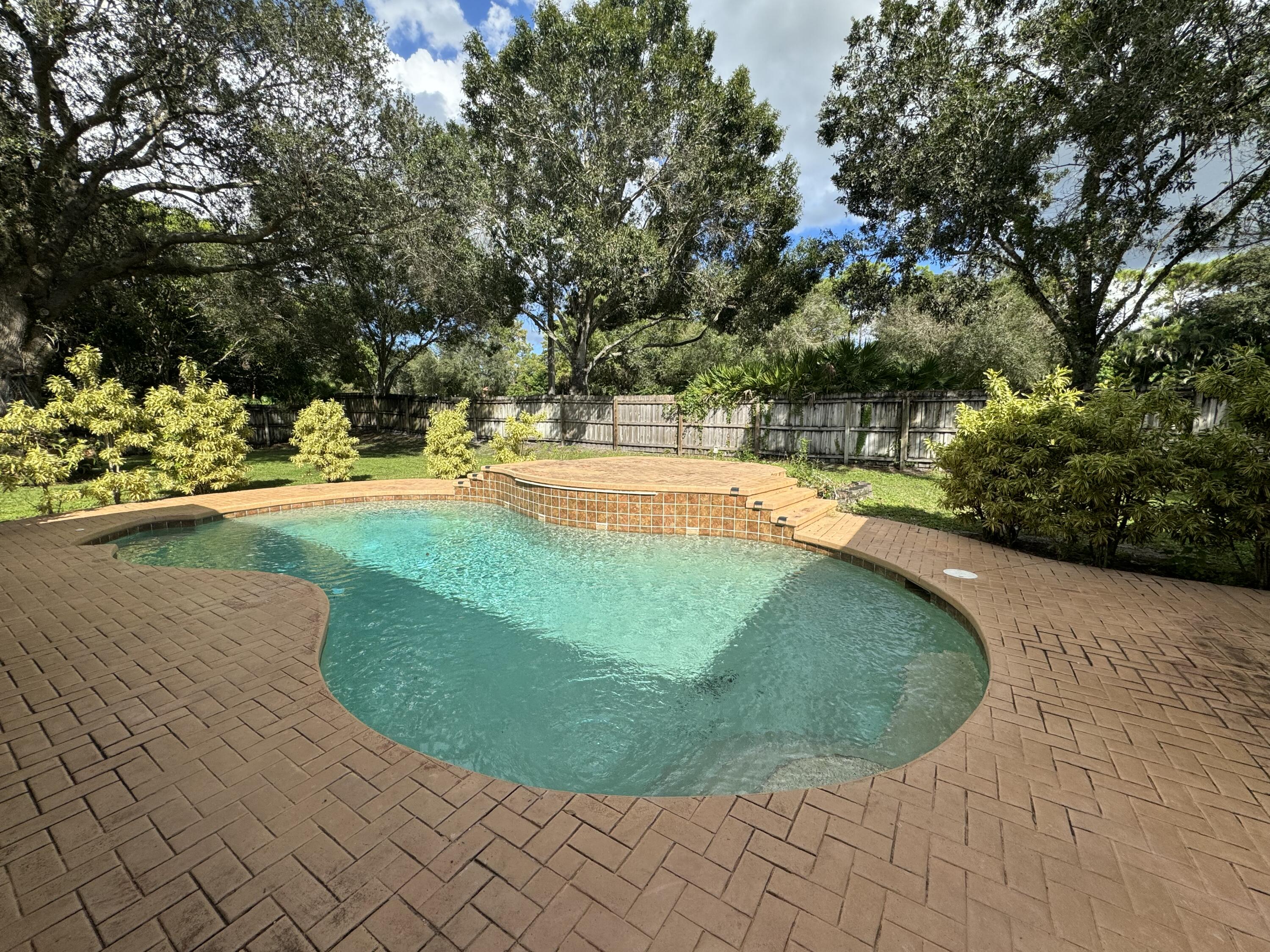 134 Nottingham Road Royal Palm Beach, FL 33411 - Photo 4 of 25 IMG_2904