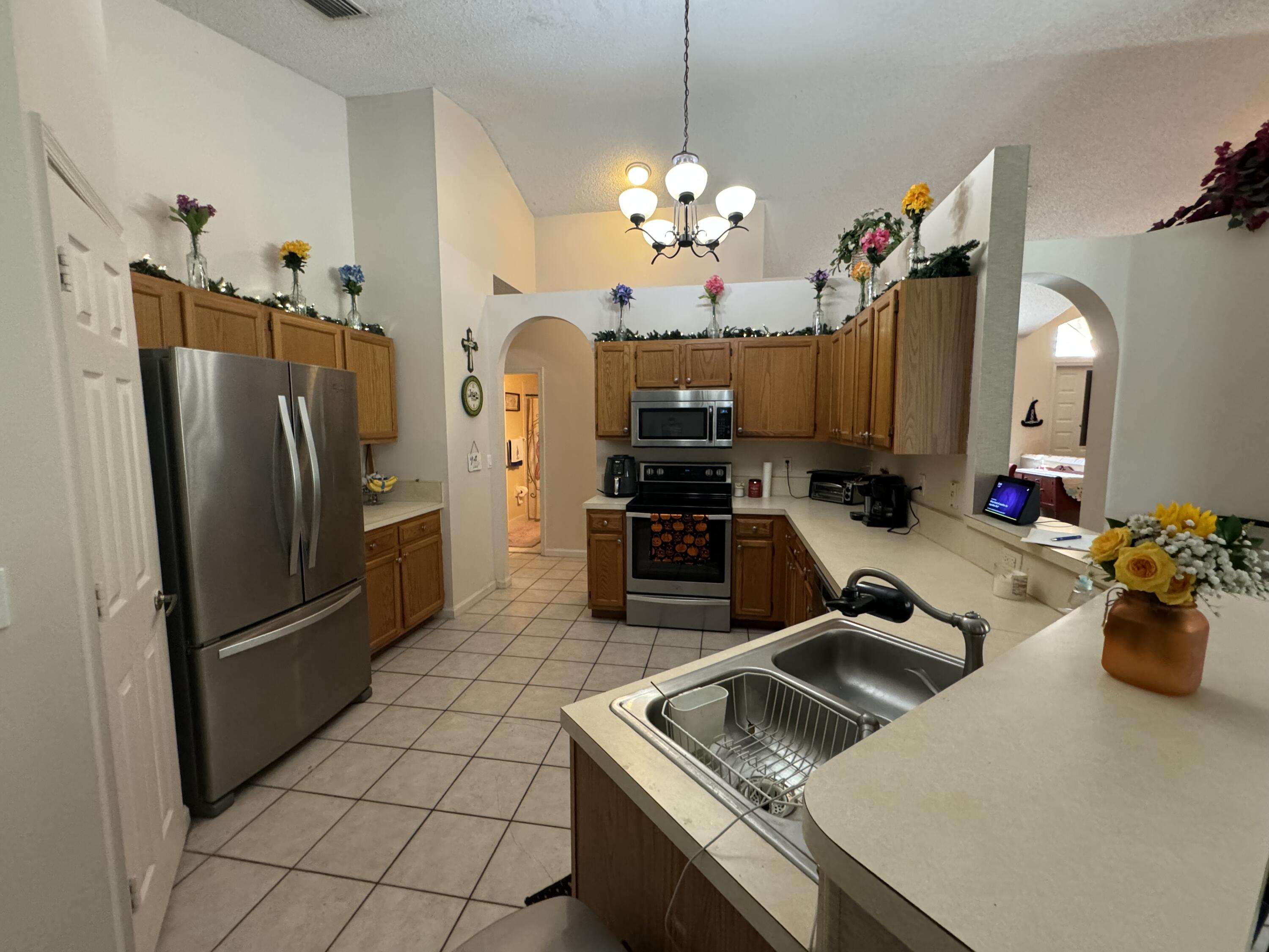 134 Nottingham Road Royal Palm Beach, FL 33411 - Photo 6 of 25 IMG_2899