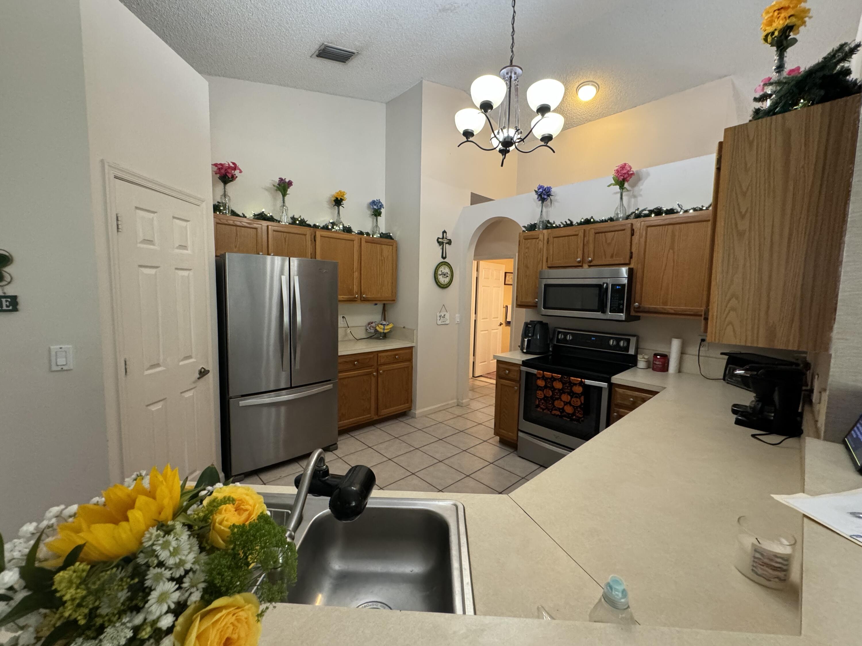 134 Nottingham Road Royal Palm Beach, FL 33411 - Photo 7 of 25 IMG_2902