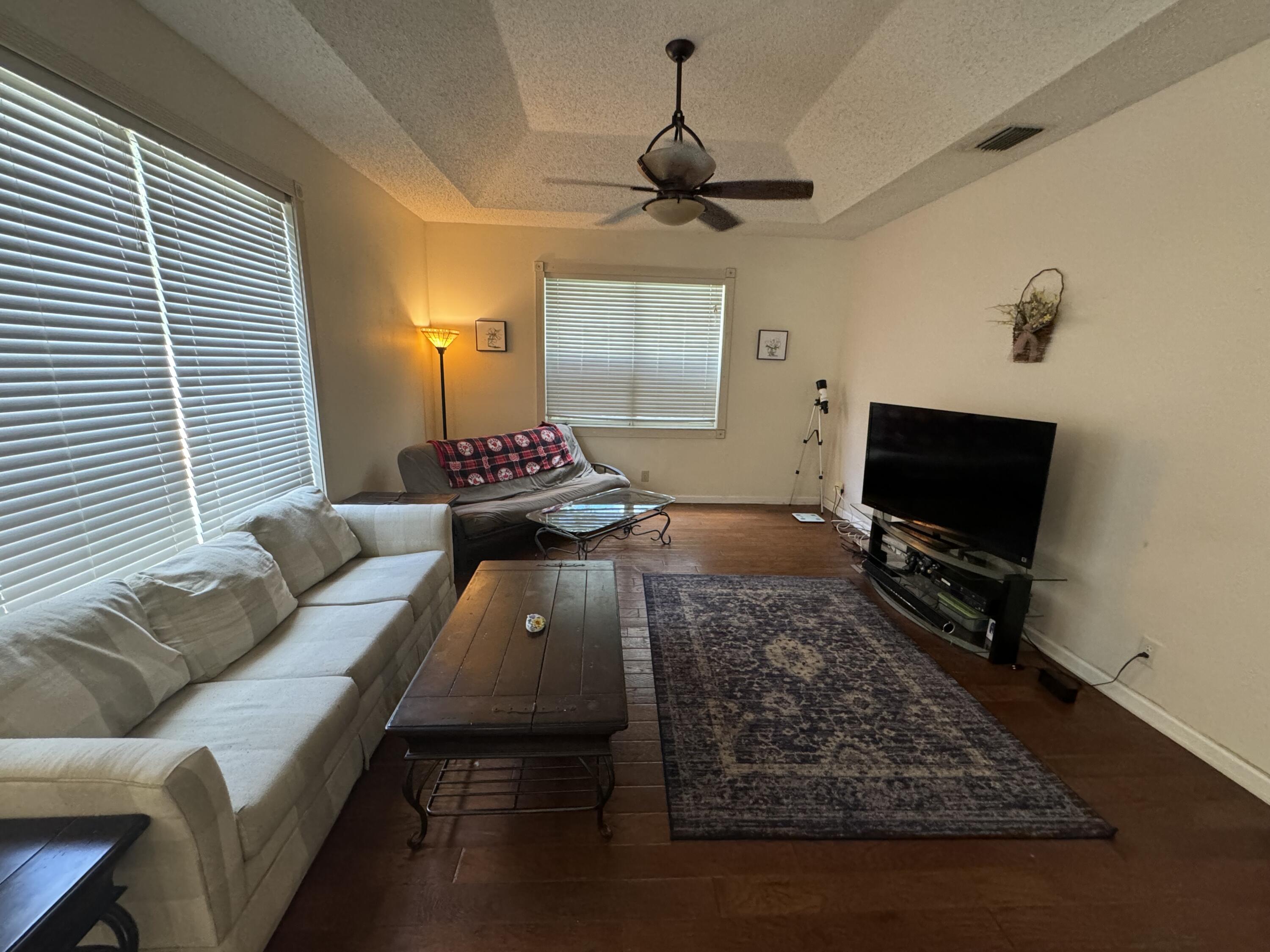 134 Nottingham Road Royal Palm Beach, FL 33411 - Photo 9 of 25 IMG_2915