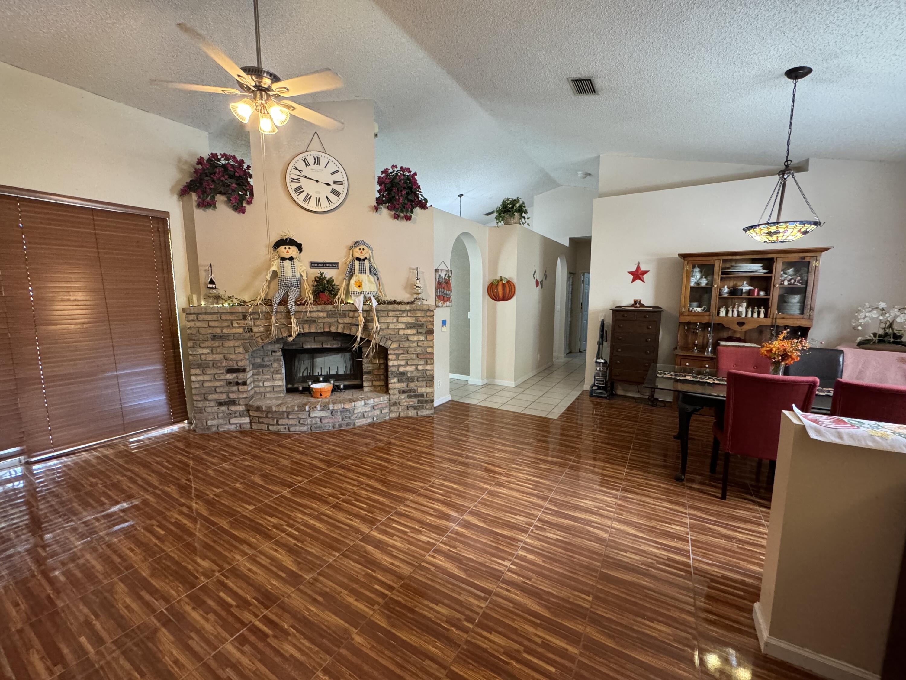 134 Nottingham Road Royal Palm Beach, FL 33411 - Photo 10 of 25 IMG_2891