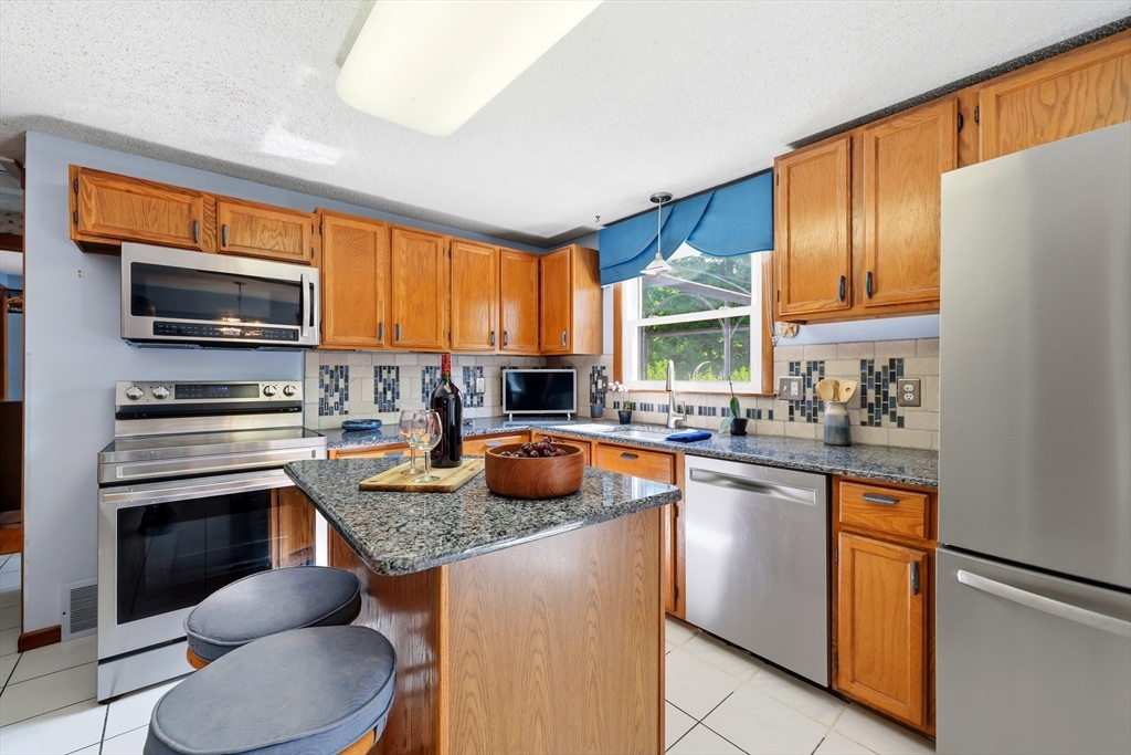 29 Hudson Street Springfield, MA 01118 - Photo 8 of 32