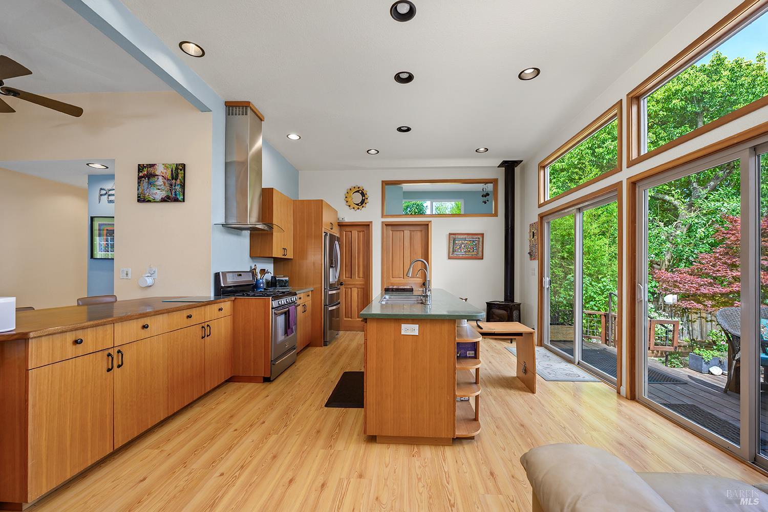 7350 Fircrest Avenue Sebastopol, CA 95472 - Photo 4 of 33