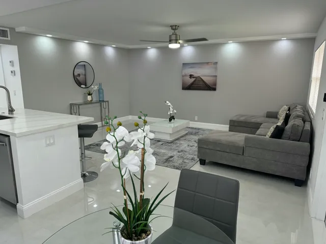 $195,000 | 440 Saxony Way, Delray Beach, FL 33446