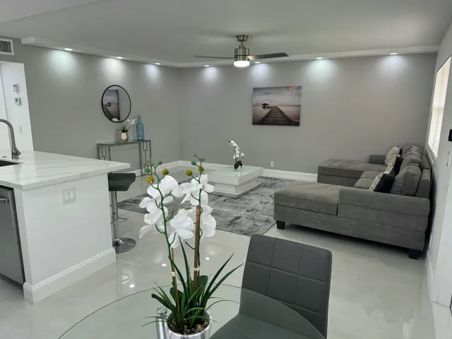 $195,000 | 440 Saxony Way, Delray Beach, FL 33446