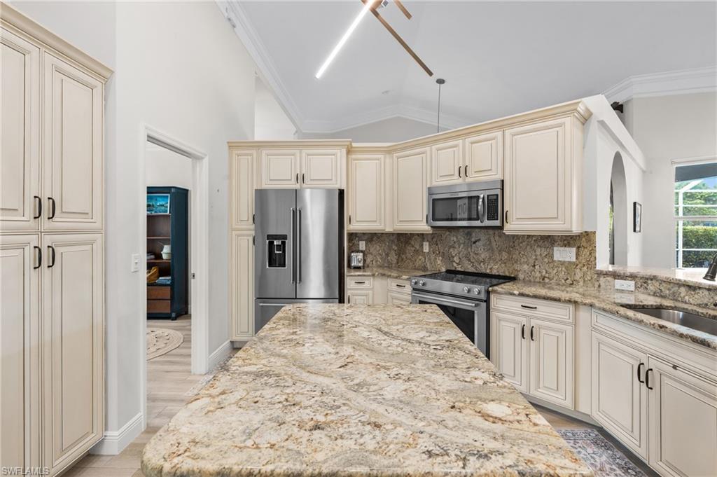 2640 White Cedar Lane Naples, FL 34109 - Photo 17 of 50