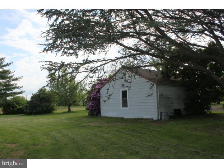 296 Swedesboro Road Pilesgrove, NJ 08098 - Photo 5 of 14 Garage